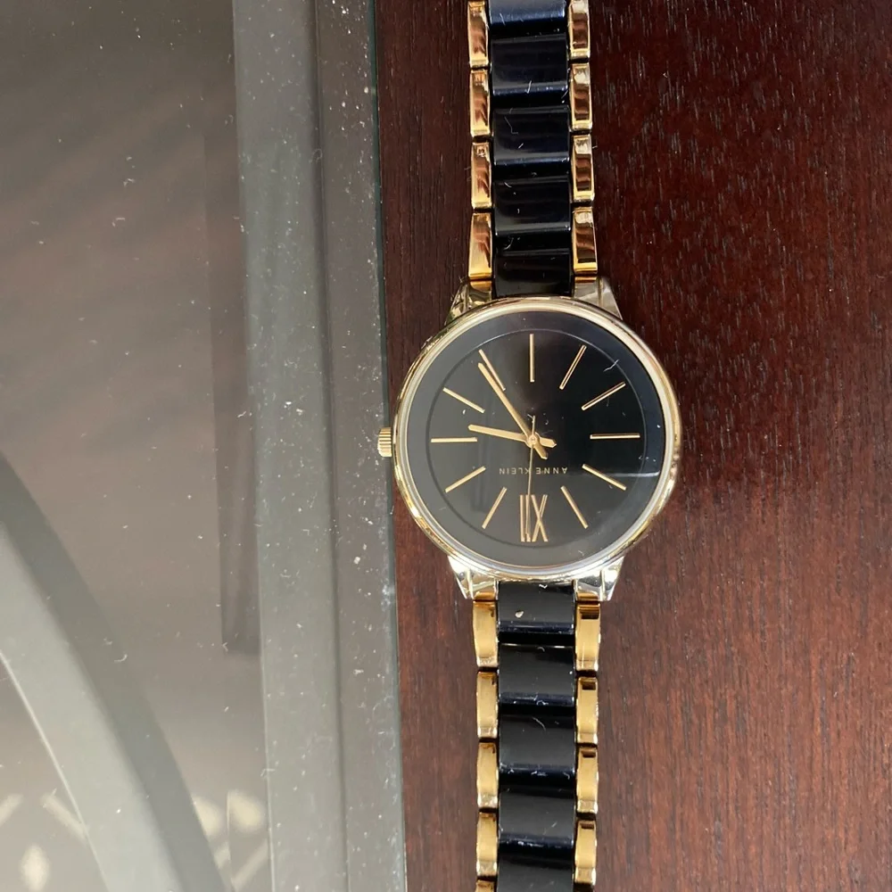Watch - Picture 2 of 2